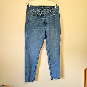 New York & Co. High-Waist Super Slim Fit Jeans light wash distressed size 16 EUC